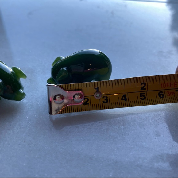 BC Jade Figurines of 2 Pigs on a small piece of Jade - Picture 2 of 8